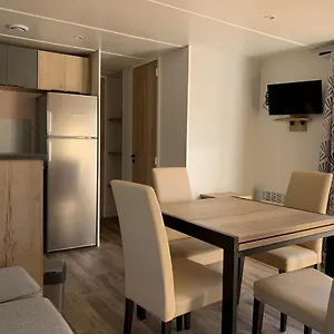 https://mobilhome-3-toiles.fr-provencehotel.com